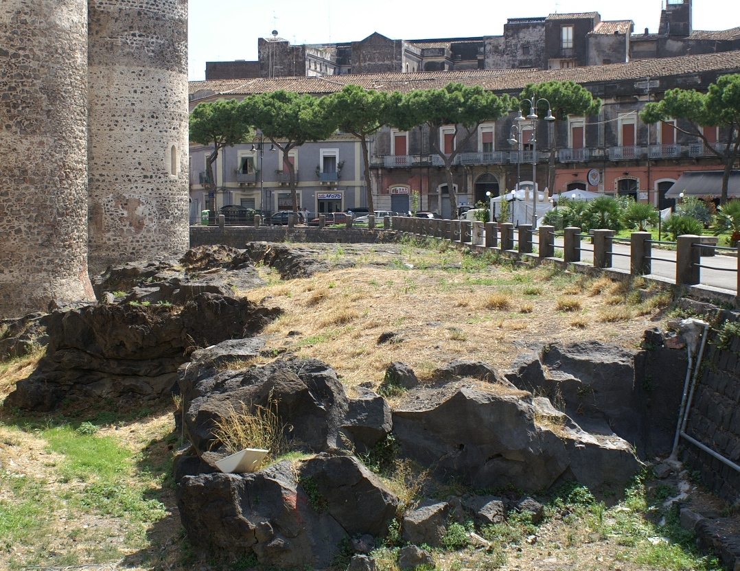 Lavas de la erupcin de 1669 en el foso del castillo de Catania
