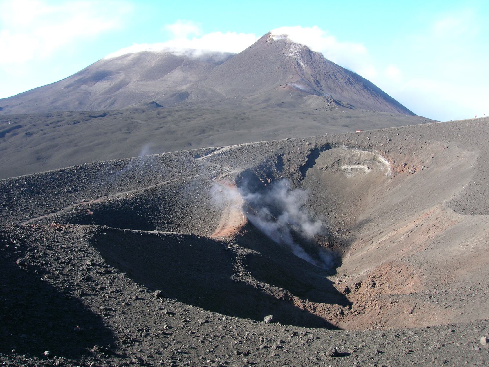 Fisuras eruptivas reactivadas