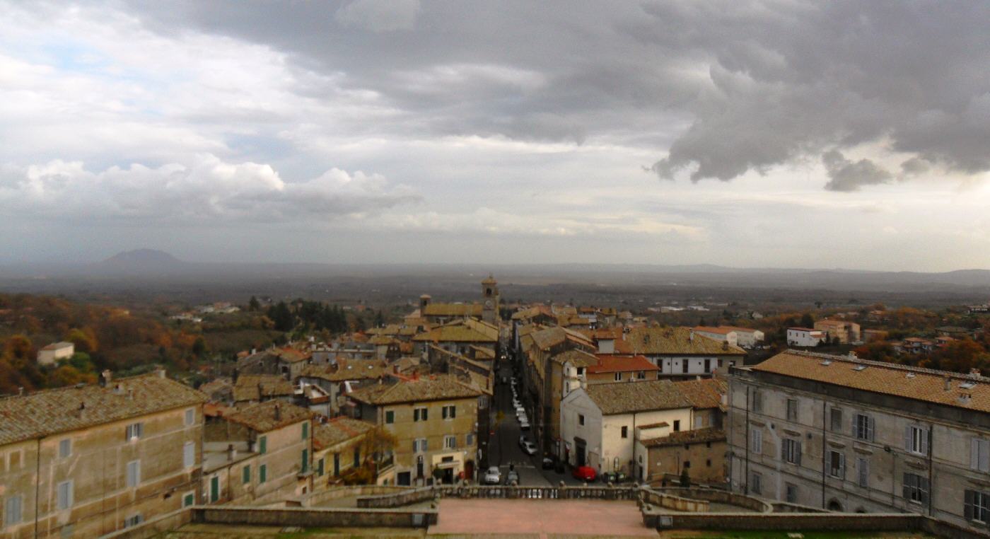 Caprarola. al fondo el valle del Tiber y el monte Soratte