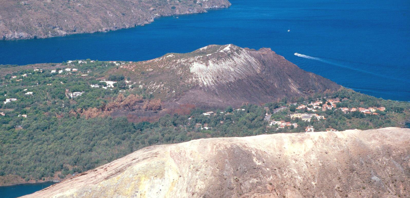 Cono y crter de Vulcanello