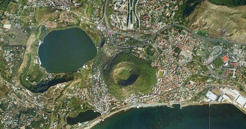El Monte Nuovo y el maar del lago Averno