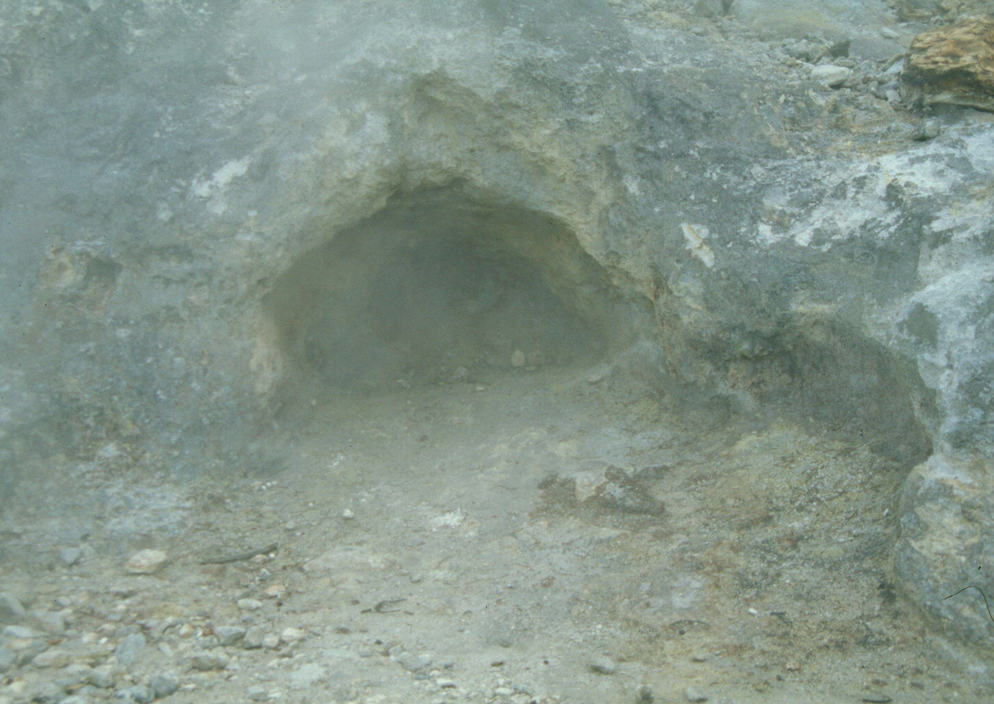 Emisin de vapor de agua en La Solfatara