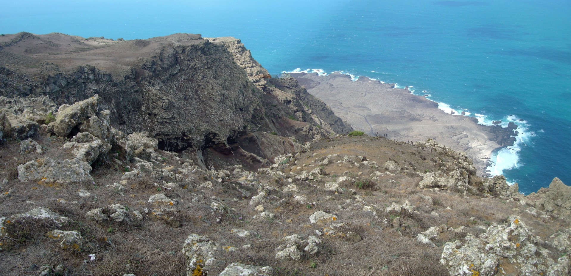 Cantil del risco e isla baja de Arenas Blancas