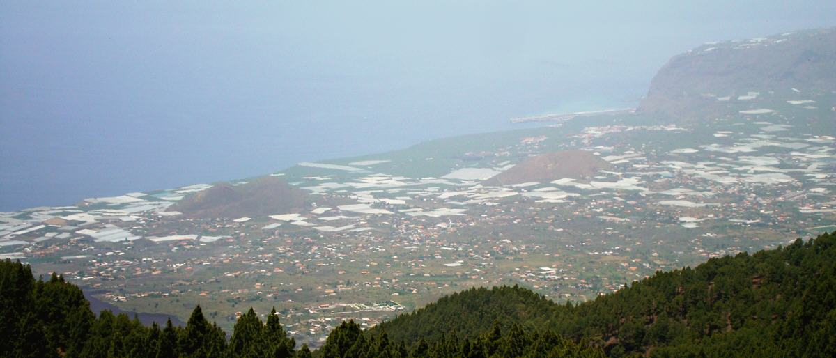 Los Llanos con volcanismo reciente. Al fondo El Time