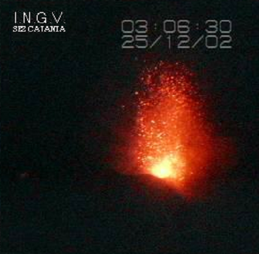 Erupcin del Stromboli vista desde la webcam del INGV