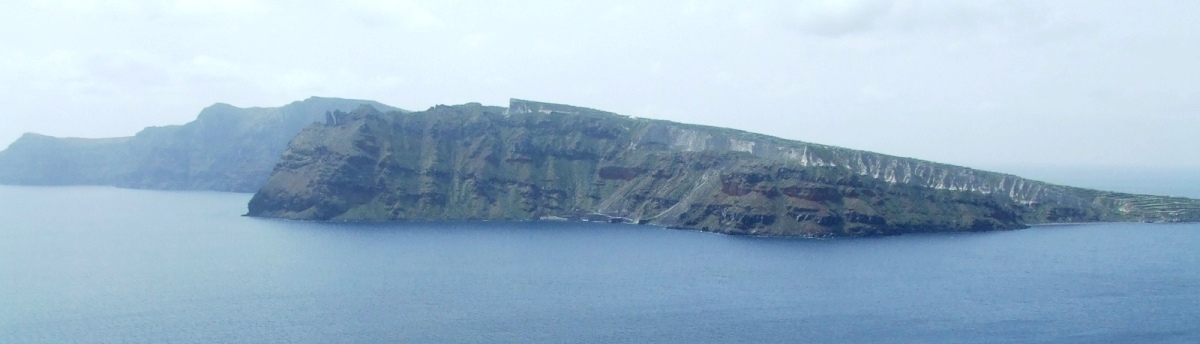 Theratia. Se observa la perfecta rampa de los depsitos de la erupcin paroxsmica
