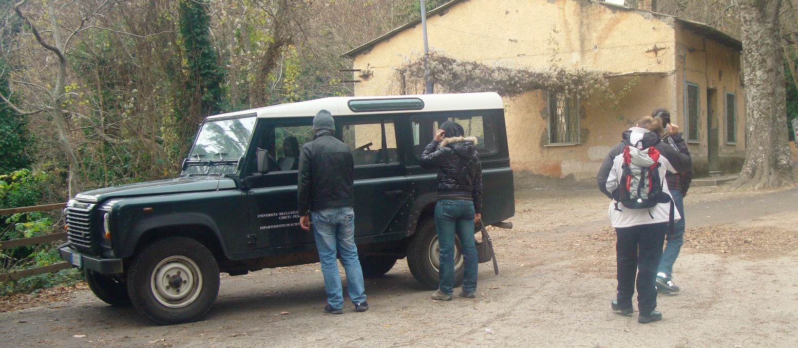 Miembros de GEOVOL y de le Universidad de Chieti en los trabajos de campo